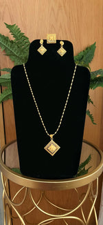 Load image into Gallery viewer, Long Gold Diamond Necklace
