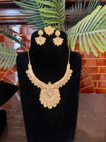 Load image into Gallery viewer, Gold Leaf Necklace
