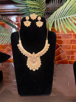 Load image into Gallery viewer, Gold Leaf Necklace
