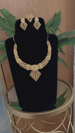 Load and play video in Gallery viewer, Gold Diamond Collar Necklace
