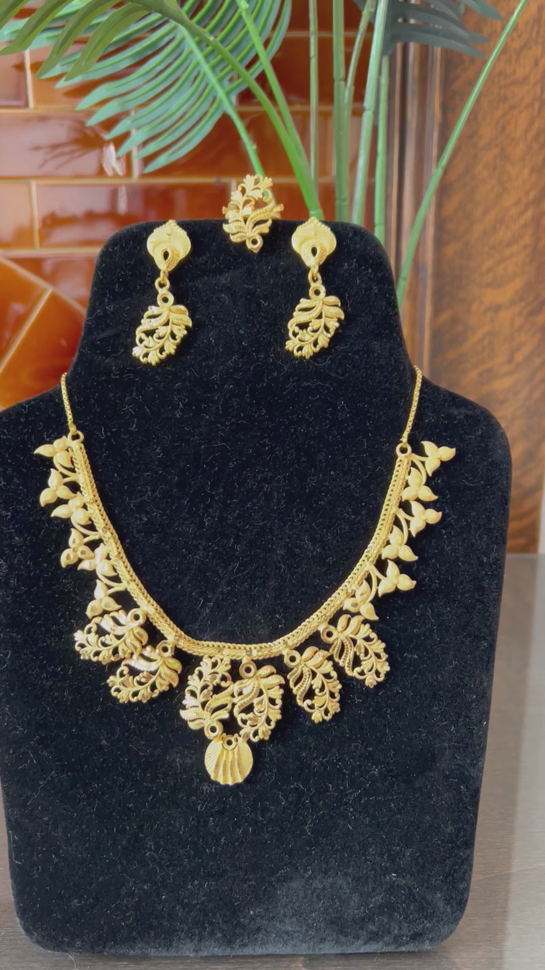 Gold Leaf Necklace