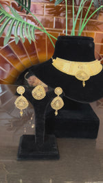 Load and play video in Gallery viewer, Gold Choker Necklace
