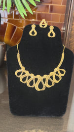 Load and play video in Gallery viewer, Gold Swirl Necklace
