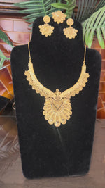 Load and play video in Gallery viewer, Gold Leaf Necklace
